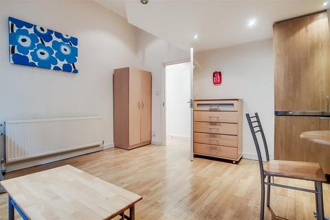 Studio to rent, Wrights Lane, London W8