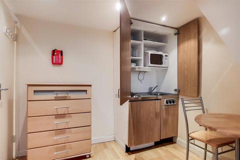 Studio to rent, Wrights Lane, London W8