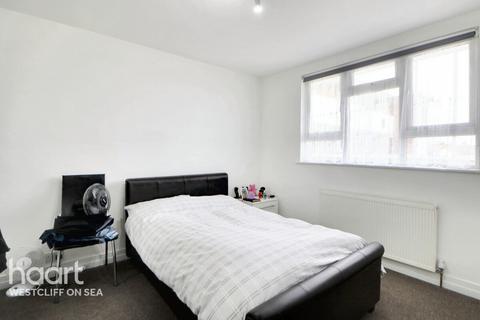 1 bedroom flat for sale, London Road, Westcliff-on-sea