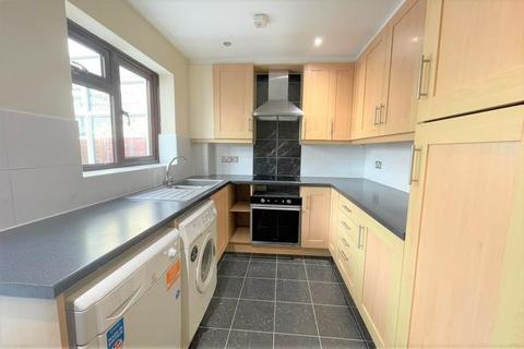 2 bedroom terraced house to rent, Hanson Close, Guildford GU4