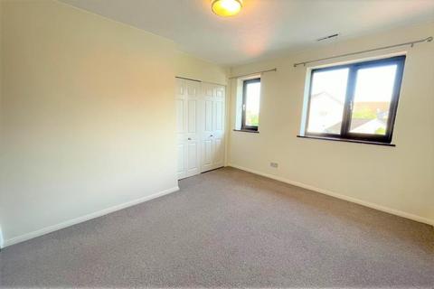 2 bedroom terraced house to rent, Hanson Close, Guildford GU4