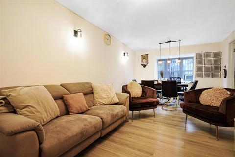 2 bedroom apartment for sale, Conifer Way, Wembley