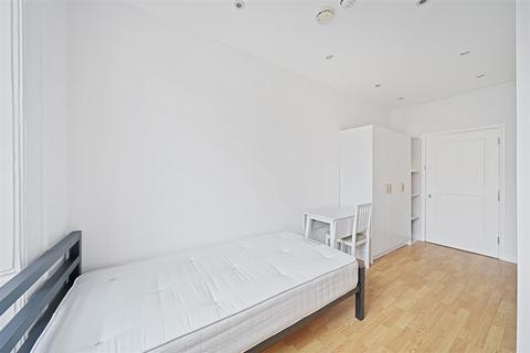 Studio to rent, Gloucester Place, London NW1