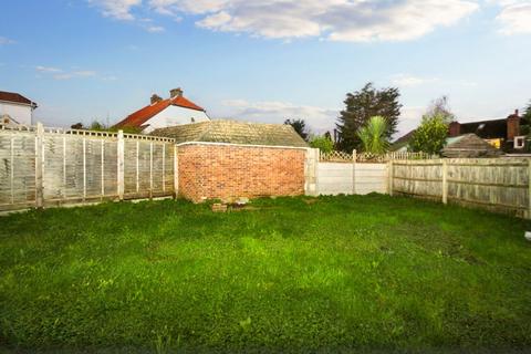 4 bedroom semi-detached house for sale, Cromer Close, Uxbridge, UB8
