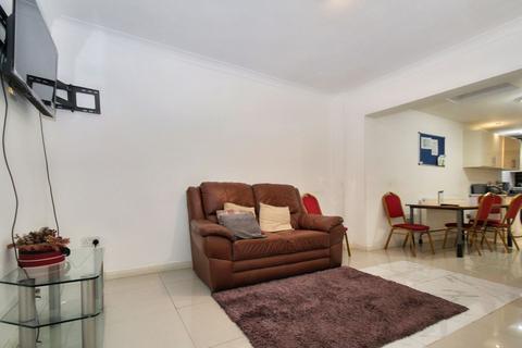 4 bedroom semi-detached house for sale, Cromer Close, Uxbridge, UB8