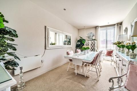 2 bedroom apartment for sale, The Heart, Walton-On-Thames, KT12