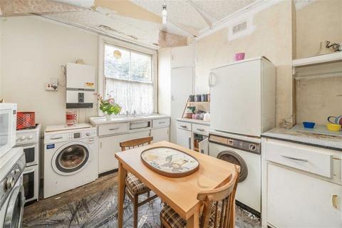 2 bedroom flat for sale, Burton Road, London SW9