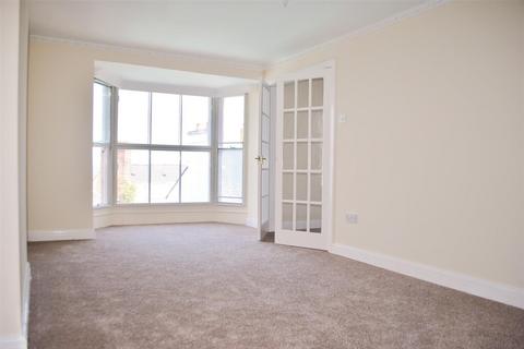 1 bedroom flat to rent, 11 Ashley House Upper Frog St Tenby Pembrokeshire