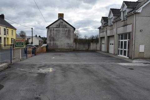 Garage to rent, Twelly Garage, Pencader