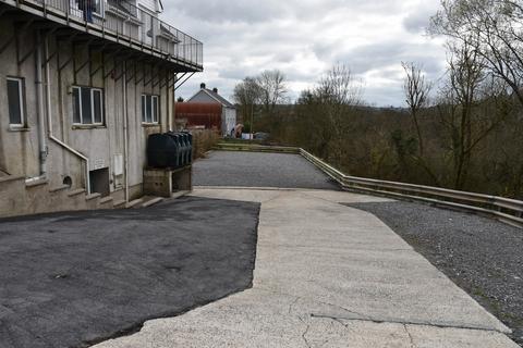 Garage to rent, Twelly Garage, Pencader