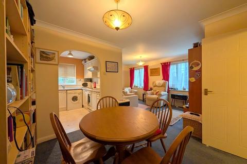 2 bedroom flat for sale, Trevithick Close, Feltham, TW14