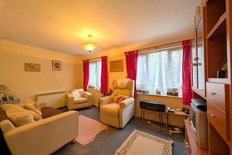 2 bedroom flat for sale, Trevithick Close, Feltham, TW14