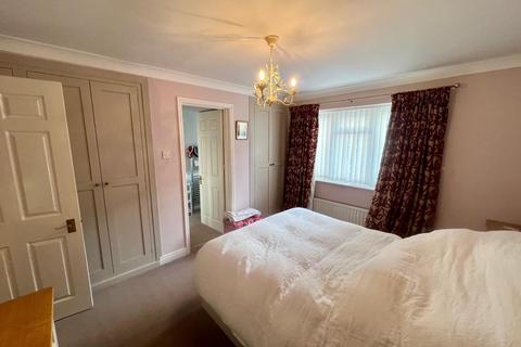 2 bedroom flat to rent, Grove Road, Ilkley, West Yorkshire, UK, LS29