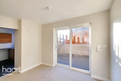 30 Clifton Close, Rochester, ME2 2HG