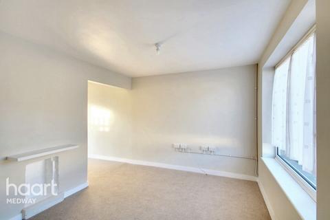 30 Clifton Close, Rochester, ME2 2HG