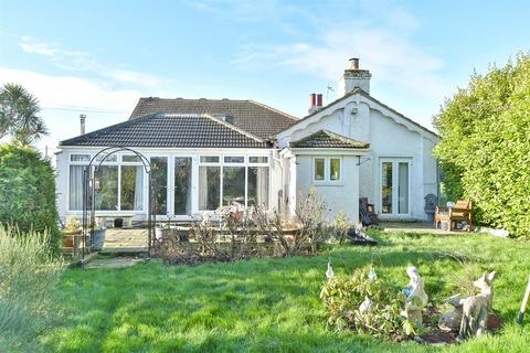 5 bedroom chalet for sale, Warden Road, Eastchurch, Sheerness, Kent