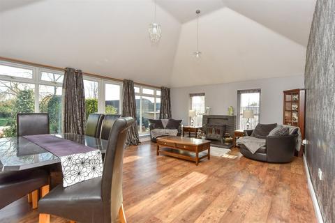 5 bedroom chalet for sale, Warden Road, Eastchurch, Sheerness, Kent