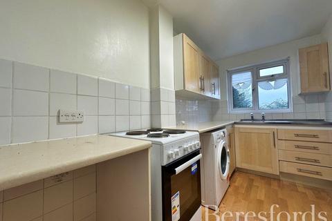 1 bedroom semi-detached house for sale, Fontwell Park Gardens, Hornchurch, RM12