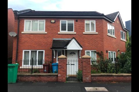 3 bedroom semi-detached house to rent, Ribston Street, Manchester M15