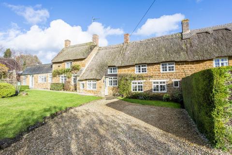 3 bedroom cottage for sale, Mill Lane, Wigginton