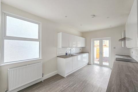 3 bedroom terraced house for sale, Chelsea Park, Bristol BS5