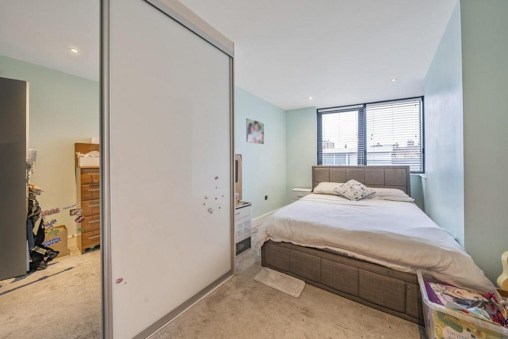 Southwark Bridge Road, Borough 2 bed flat for sale - £700,000