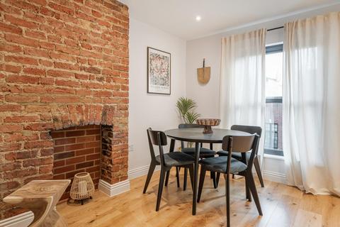 2 bedroom maisonette for sale, Fernlea Road, Balham