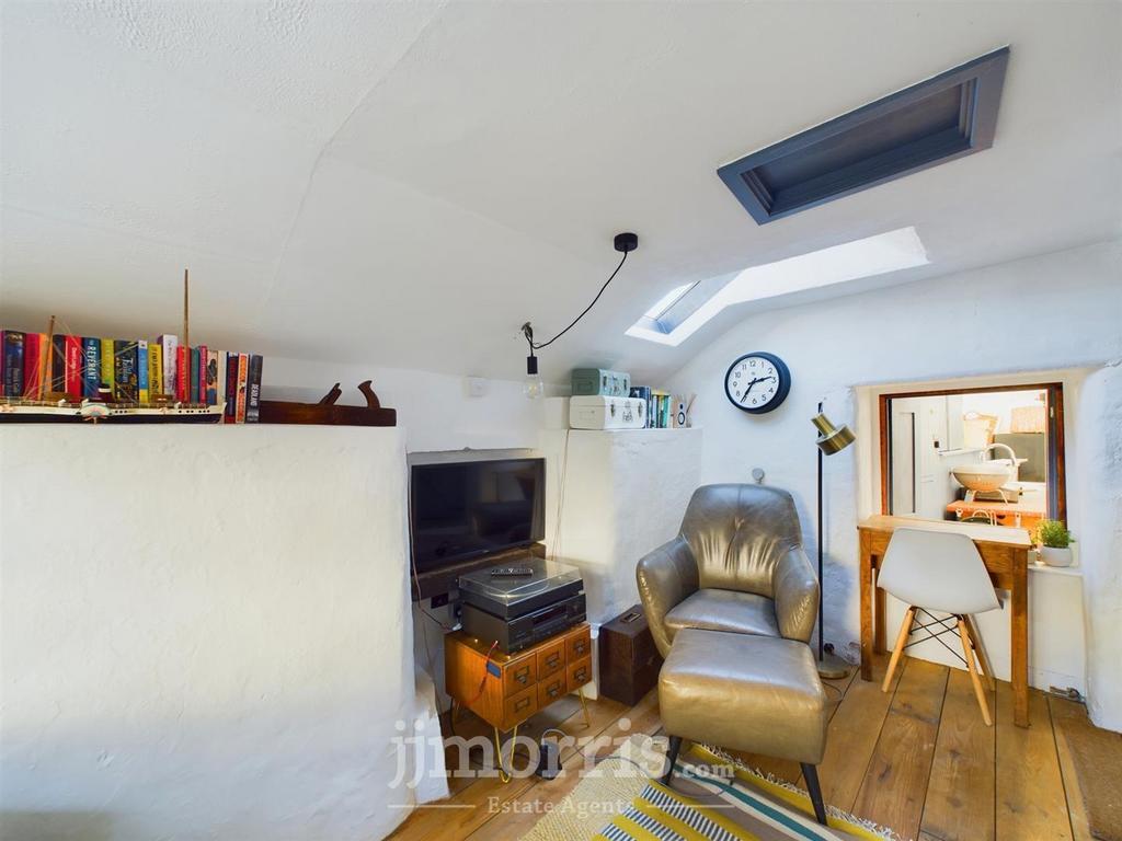 CAM02122 G0-PR0196-STILL026.jpg