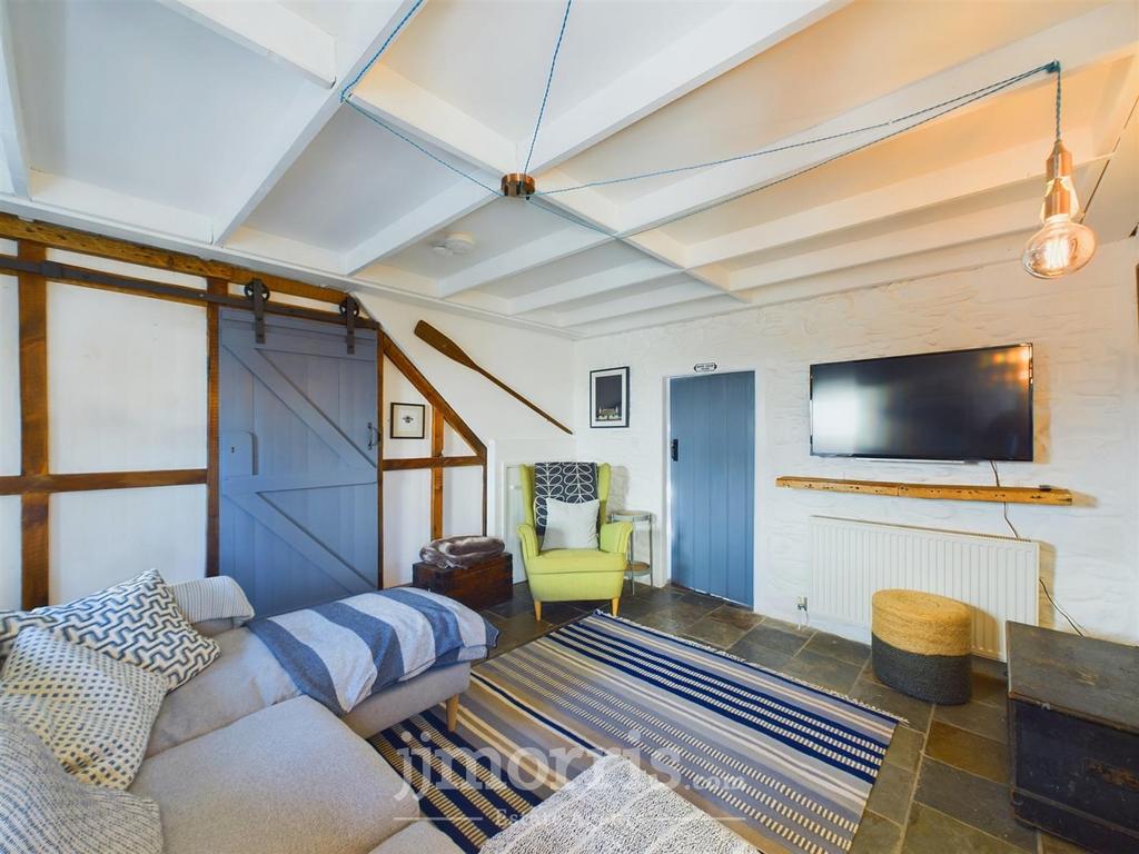 CAM02122 G0-PR0196-STILL032.jpg