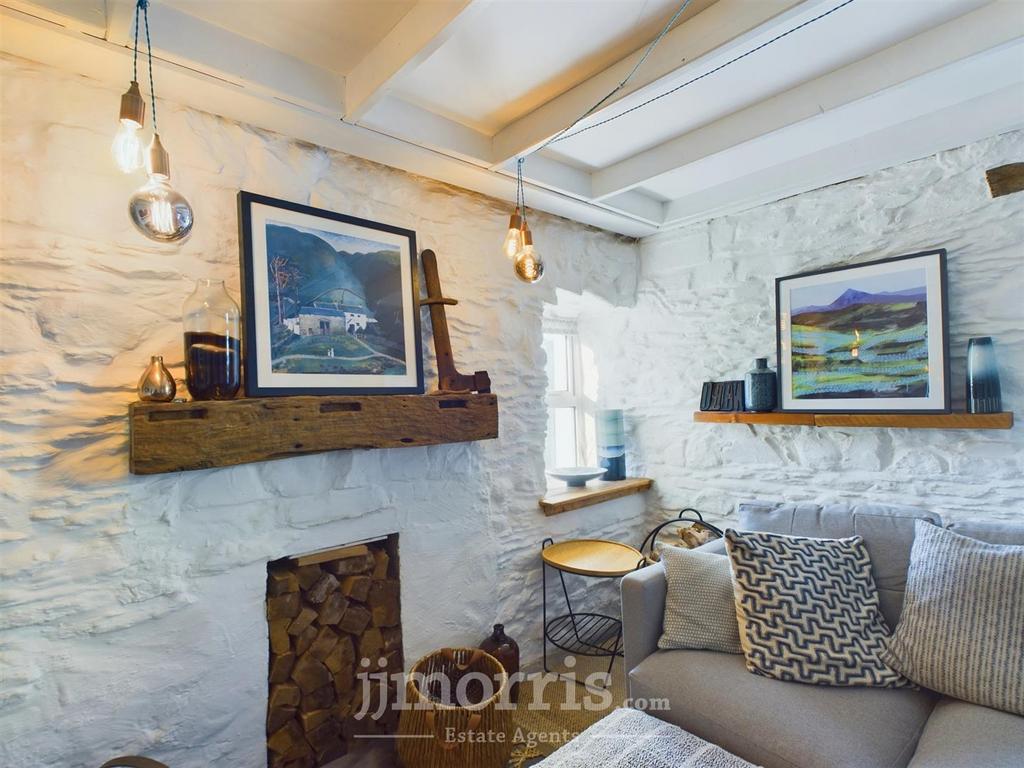 CAM02122 G0-PR0196-STILL033.jpg