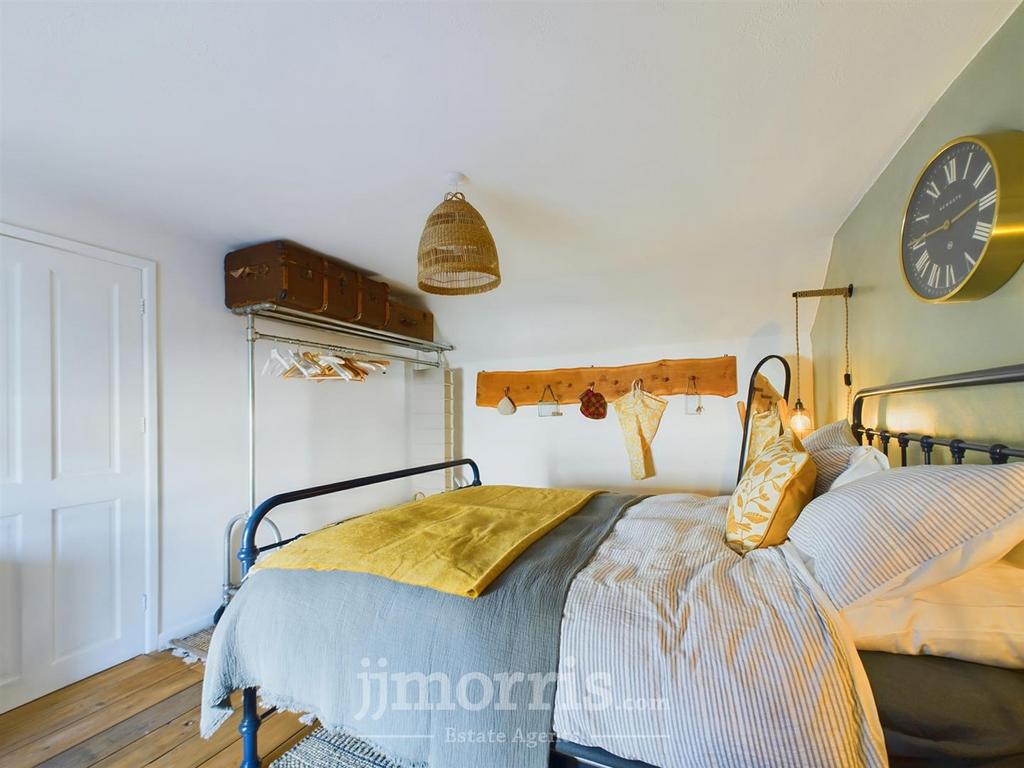 CAM02122 G0-PR0196-STILL062.jpg