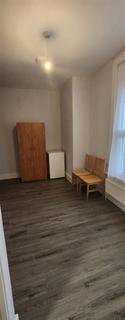 1 bedroom flat to rent, Avenue Road, London