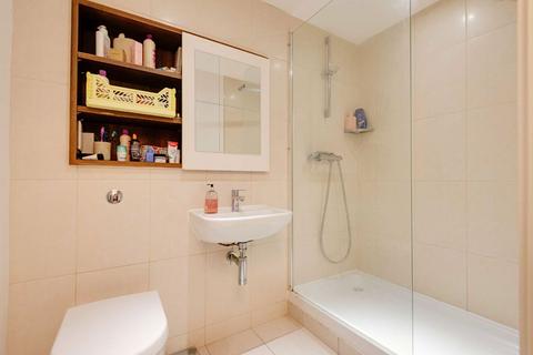 2 bedroom flat for sale, Bromyard Avenue, London W3