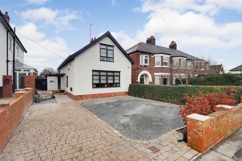 3 bedroom detached house for sale, Swanland Road, Hessle