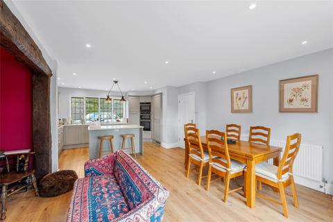 Lyncroft Chichester Close, Dorking, RH4 1LP