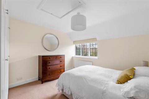 Lyncroft Chichester Close, Dorking, RH4 1LP