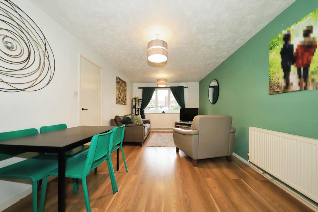 Lounge/Dining