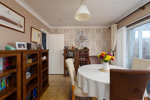 30 Ryecroft Drive, Withernsea, HU19 2LX