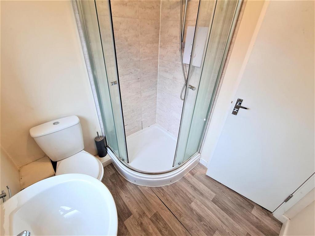 Shower Room Pic 2