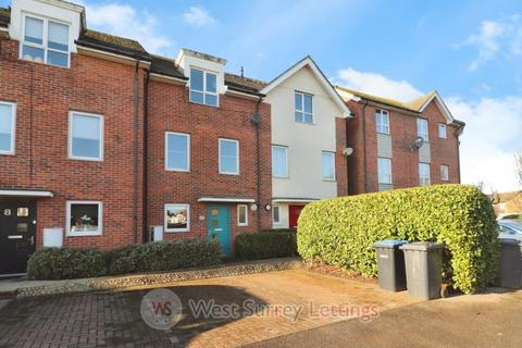 4 bedroom townhouse to rent, Abbots Croft, Addlestone  KT15 2GG