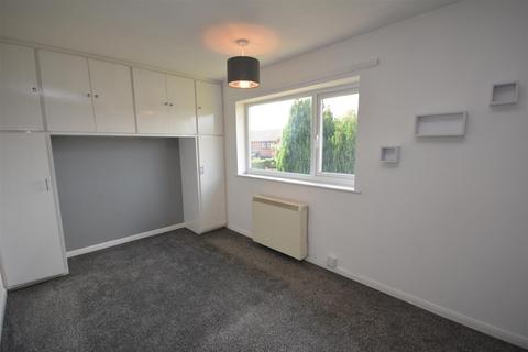 3 bedroom terraced house to rent, Anglian Way, Hopton