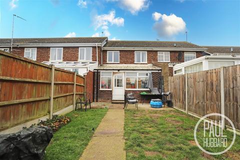 3 bedroom terraced house to rent, Anglian Way, Hopton, NR31