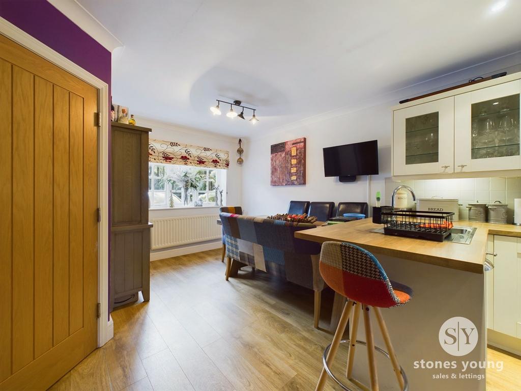 Kitchen & Dining Area