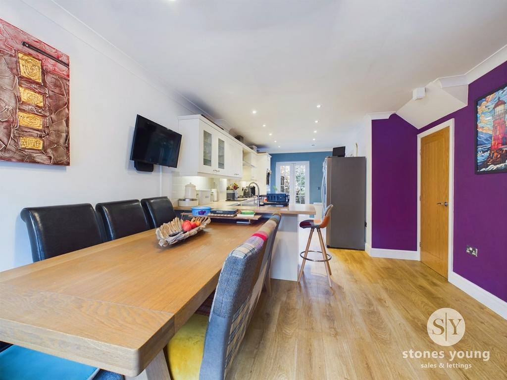 Kitchen & Dining Area