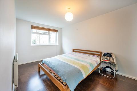 3 bedroom end of terrace house to rent, Kings Head Hill, Chingford, London, E4