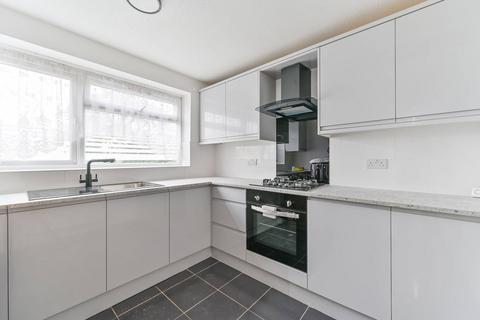 2 bedroom flat to rent, Devana End, Hackbridge, Carshalton, SM5