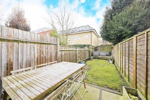 27 Avarn Road, London, SW17 9HB