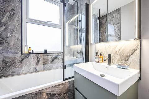 27 Avarn Road, London, SW17 9HB