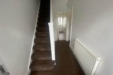 3 bedroom terraced house to rent, Burlington Avenue, Oldham