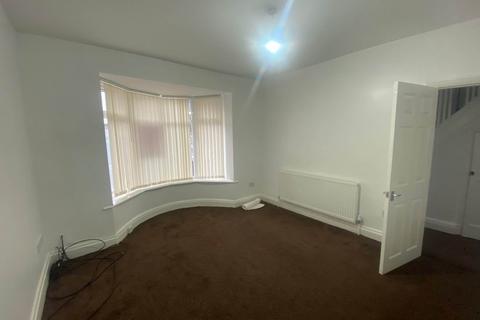 3 bedroom terraced house to rent, Burlington Avenue, Oldham